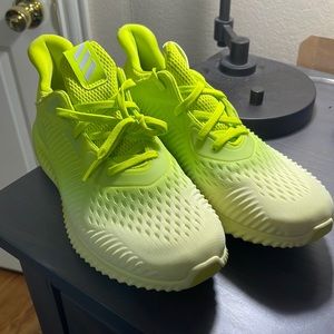 ALPHABOUNCE EM SHOES Size:9.5
Color:Ice Yellow/Solar Yellow/White
New Never Worn